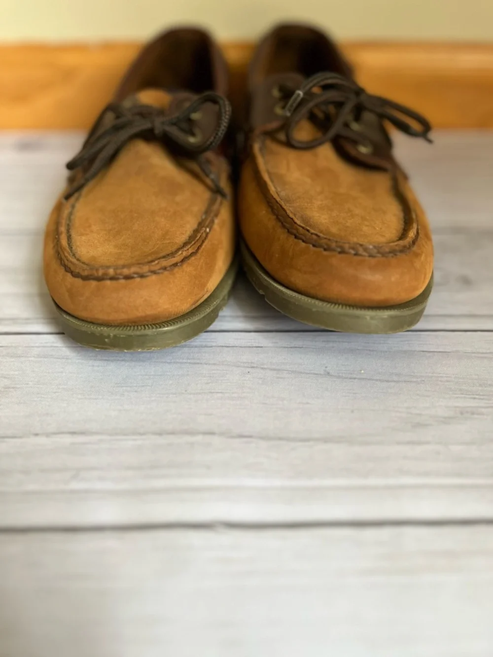 Men’s Sperry top sider Leeward 2 eye 2 tone brown leather boat shoe. Size 8.5